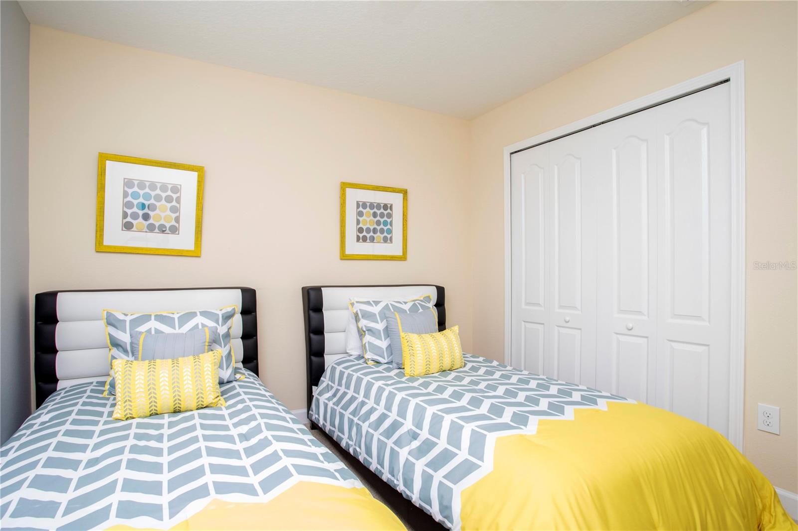 2928 Buccaneer Palm Rd Property Photo 12
