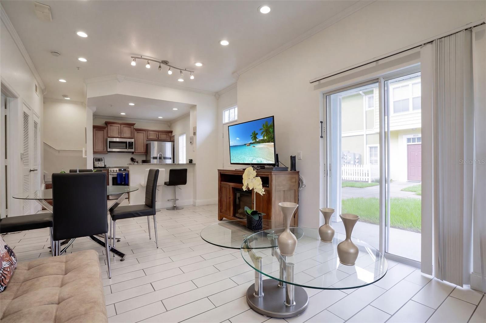 4004 Santa Maria Dr #101 Property Photo 2
