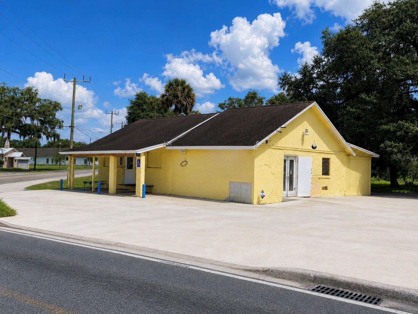 1805 HISTORIC GOLDSBORO BLVD Property Photo 1