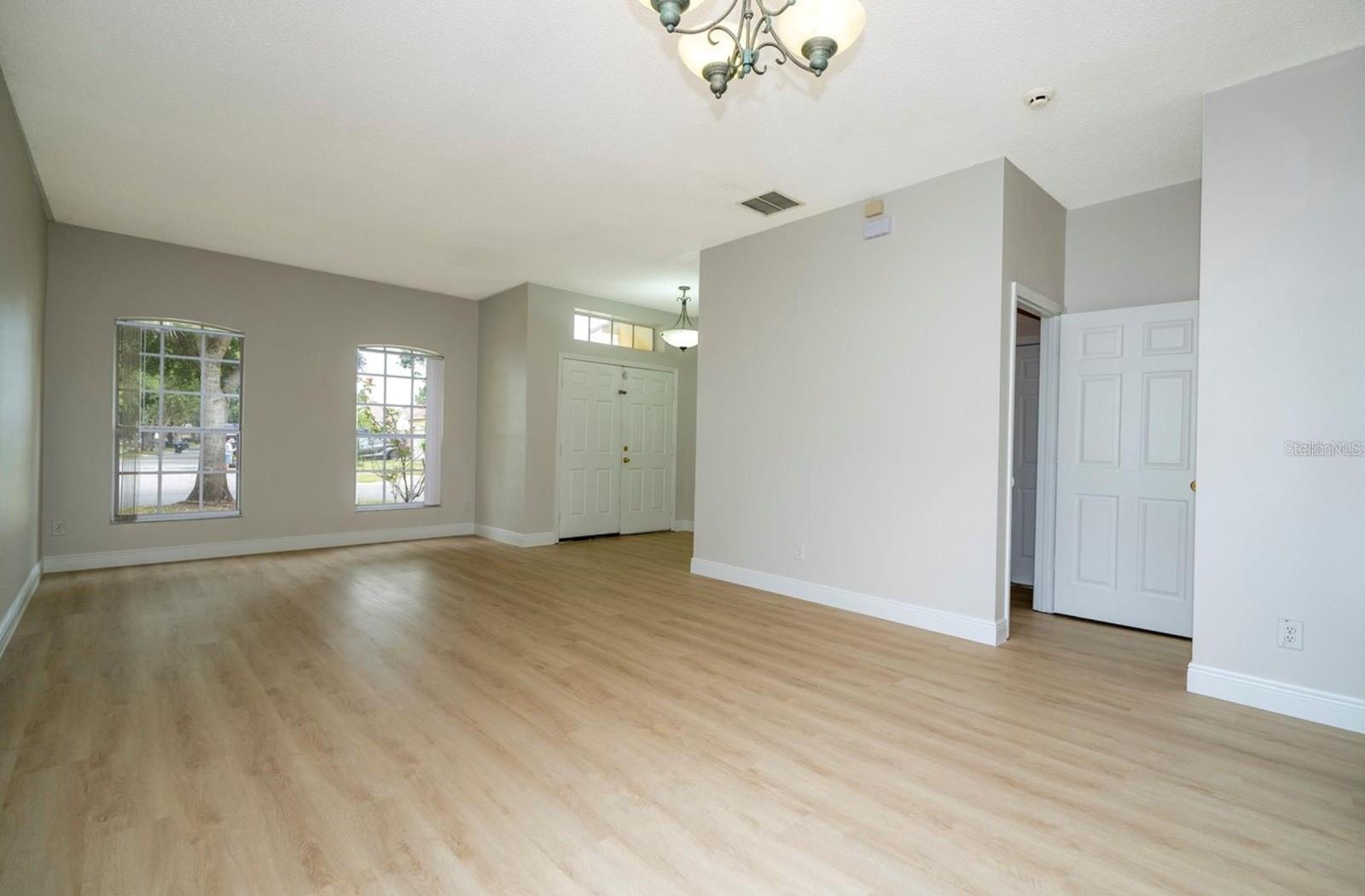 13827 Hawkeye Dr Property Photo 8