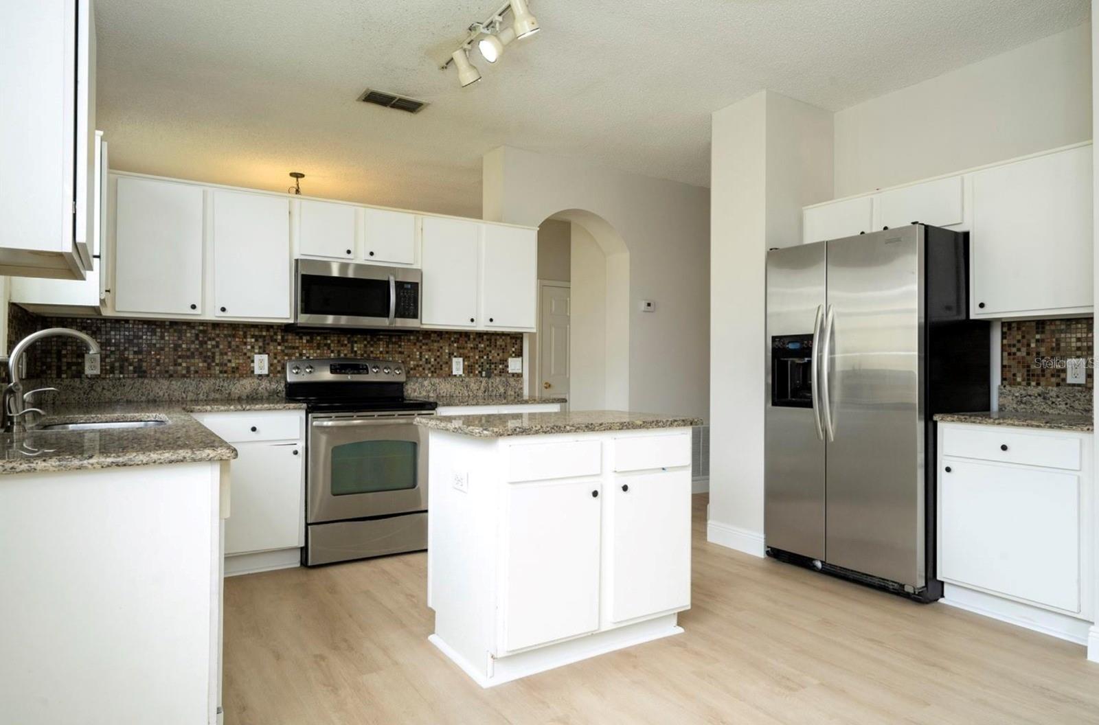 13827 Hawkeye Dr Property Photo 12