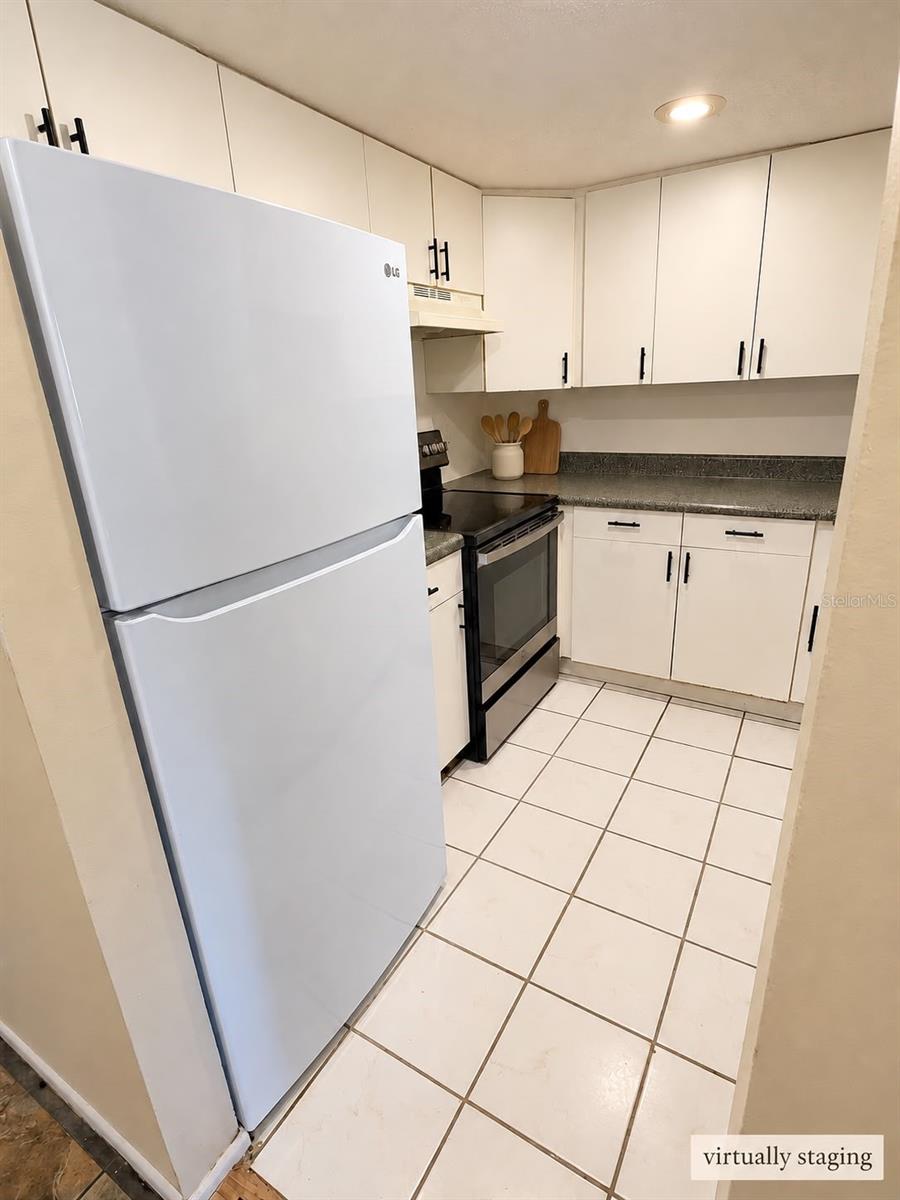 906 Lake Destiny Rd #f Property Photo 4