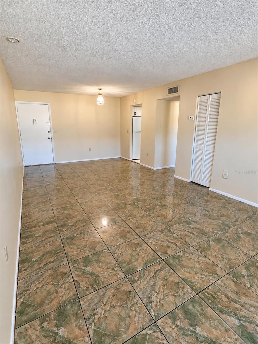 906 Lake Destiny Rd #f Property Photo 10