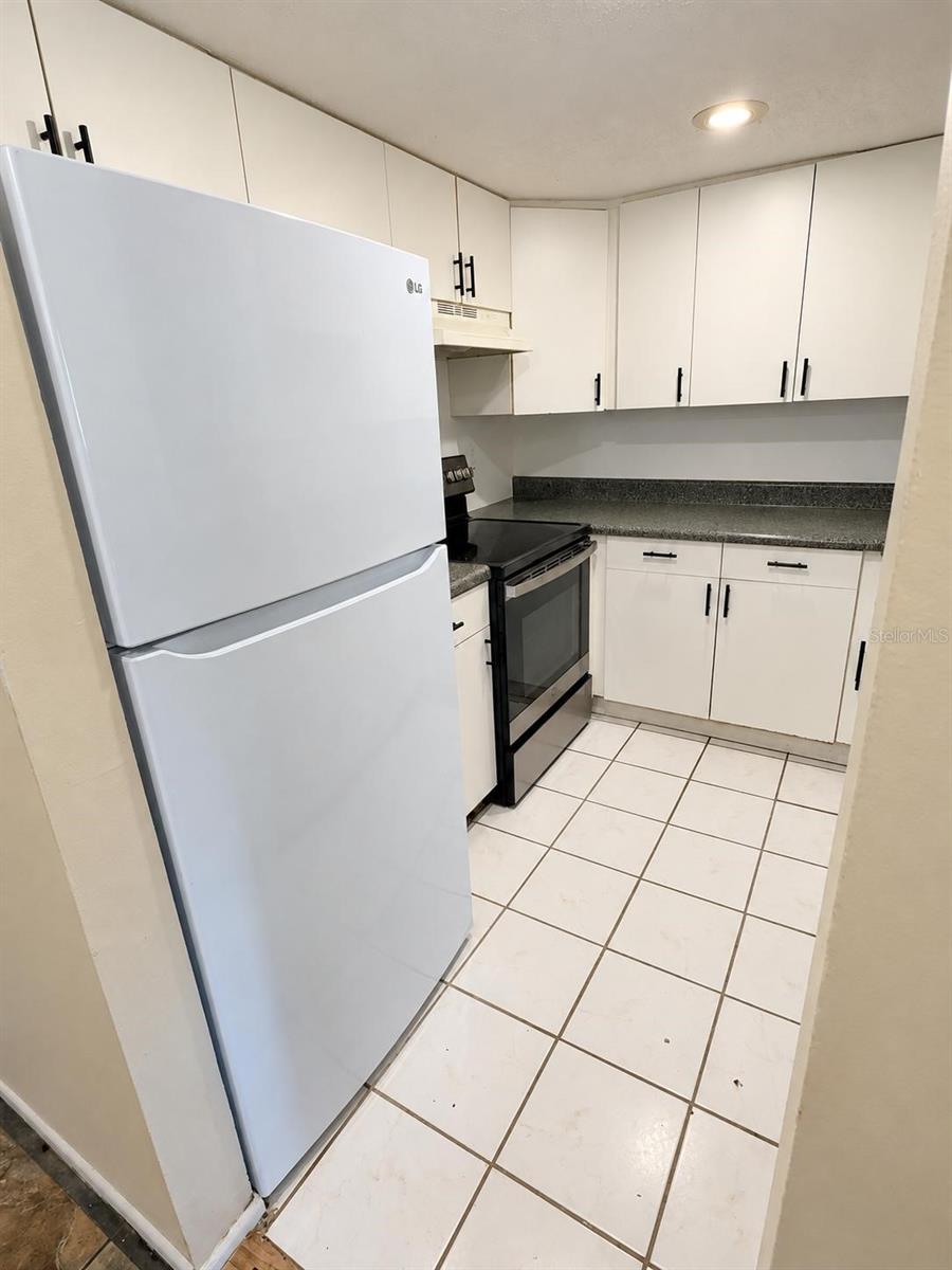 906 Lake Destiny Rd #f Property Photo 11