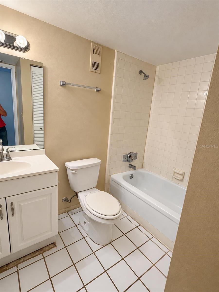 906 Lake Destiny Rd #f Property Photo 13
