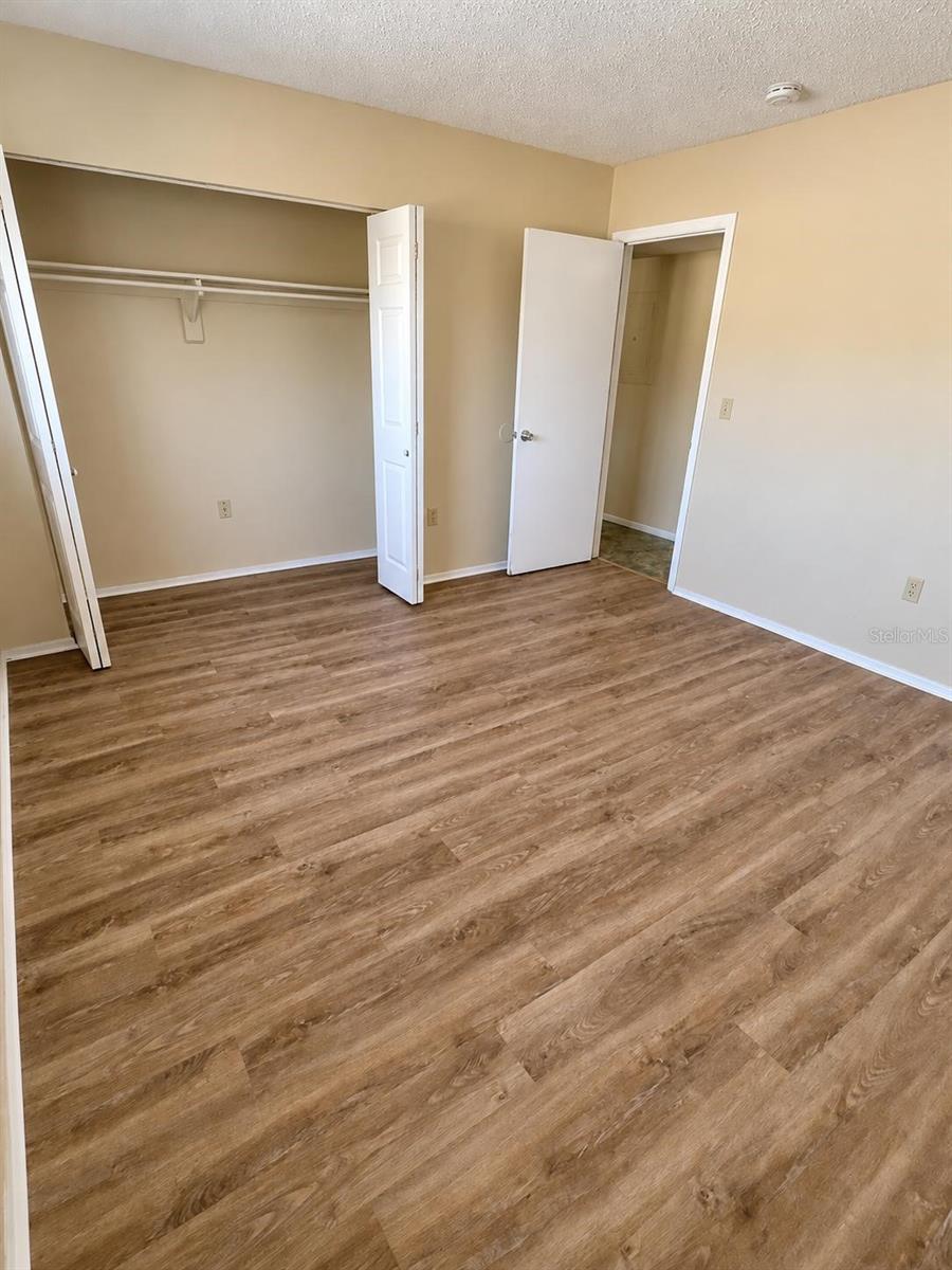 906 Lake Destiny Rd #f Property Photo 14