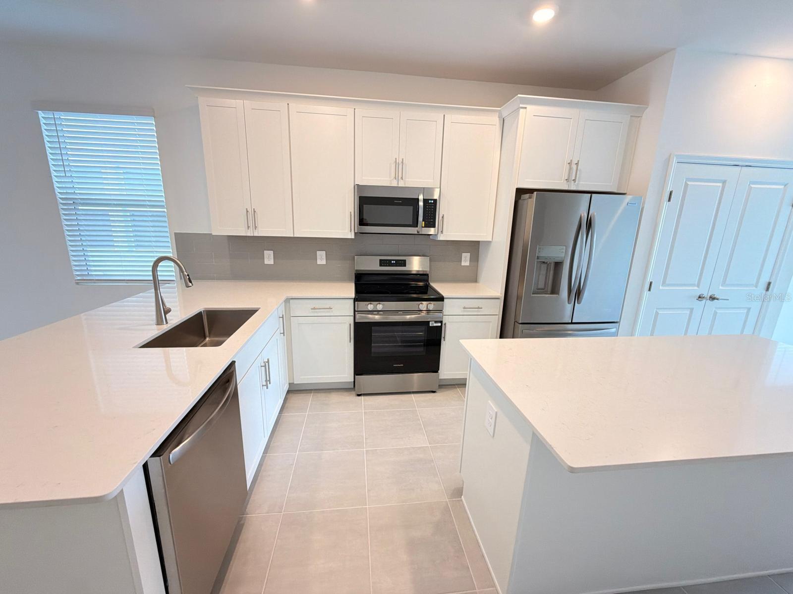 5569 Fiona Ln Property Photo 5