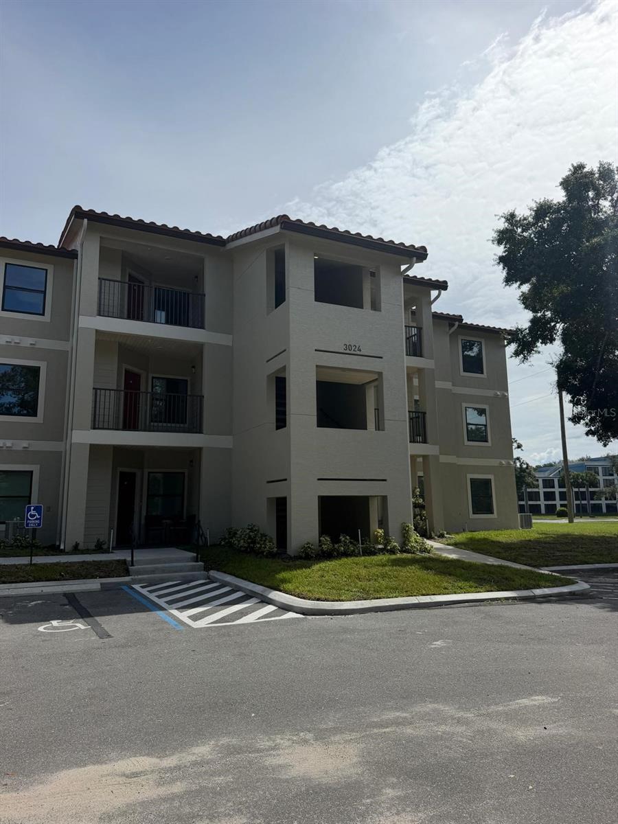 3024 PARKWAY BLVD #305 Property Photo 1