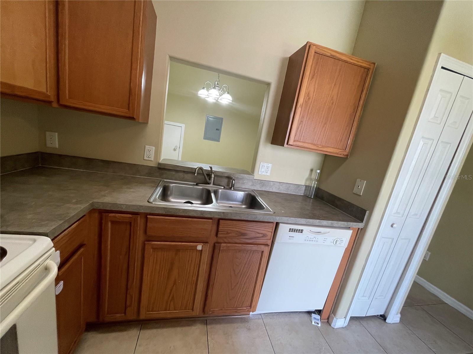 6007 Scotchwood Gln #32 Property Photo 6