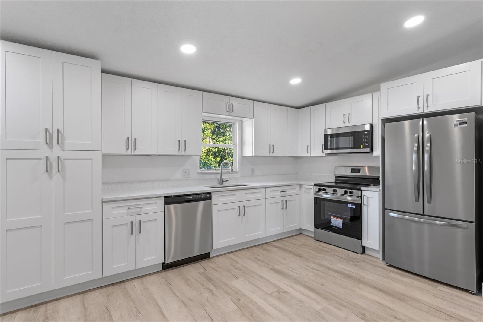 870 Wolf Trl Property Photo 6