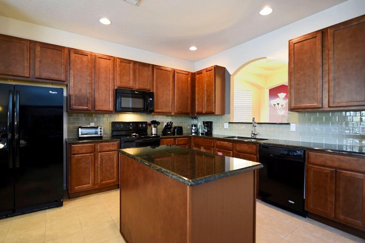 401 Cabello Dr Property Photo 5