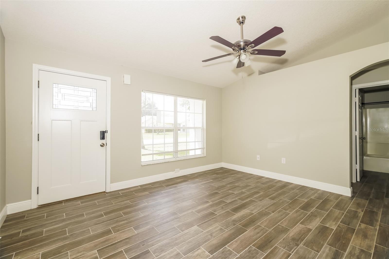 844 Jarnac Dr Property Photo 3