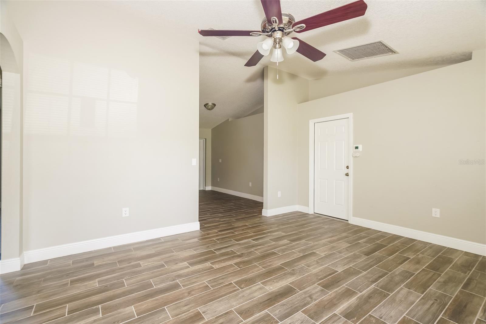 844 Jarnac Dr Property Photo 4