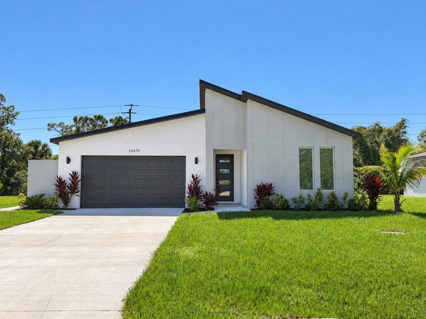 24479 SW KINGSWAY CIR Property Photo 1