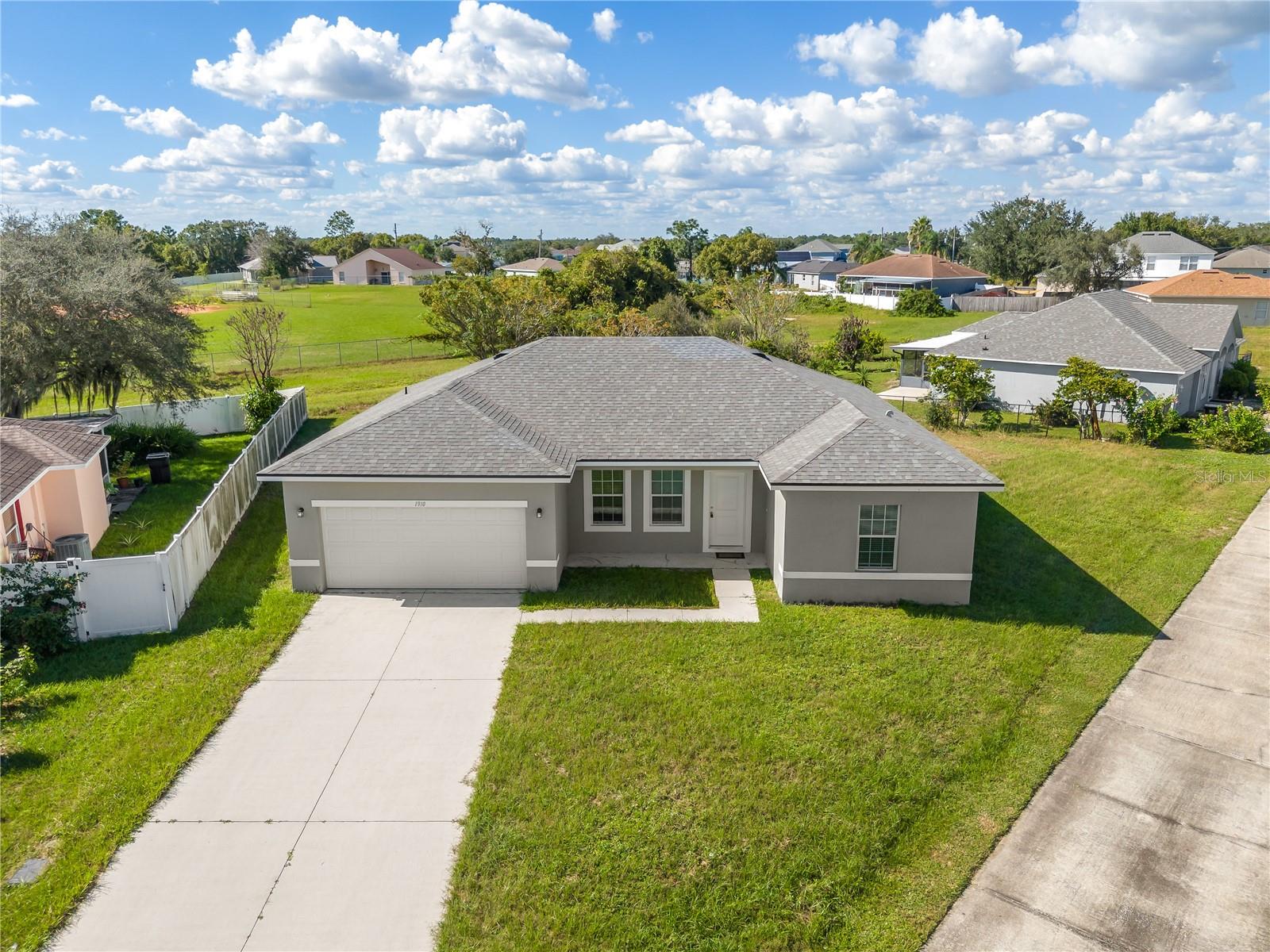 1910 Lakeview Ln Property Photo 4