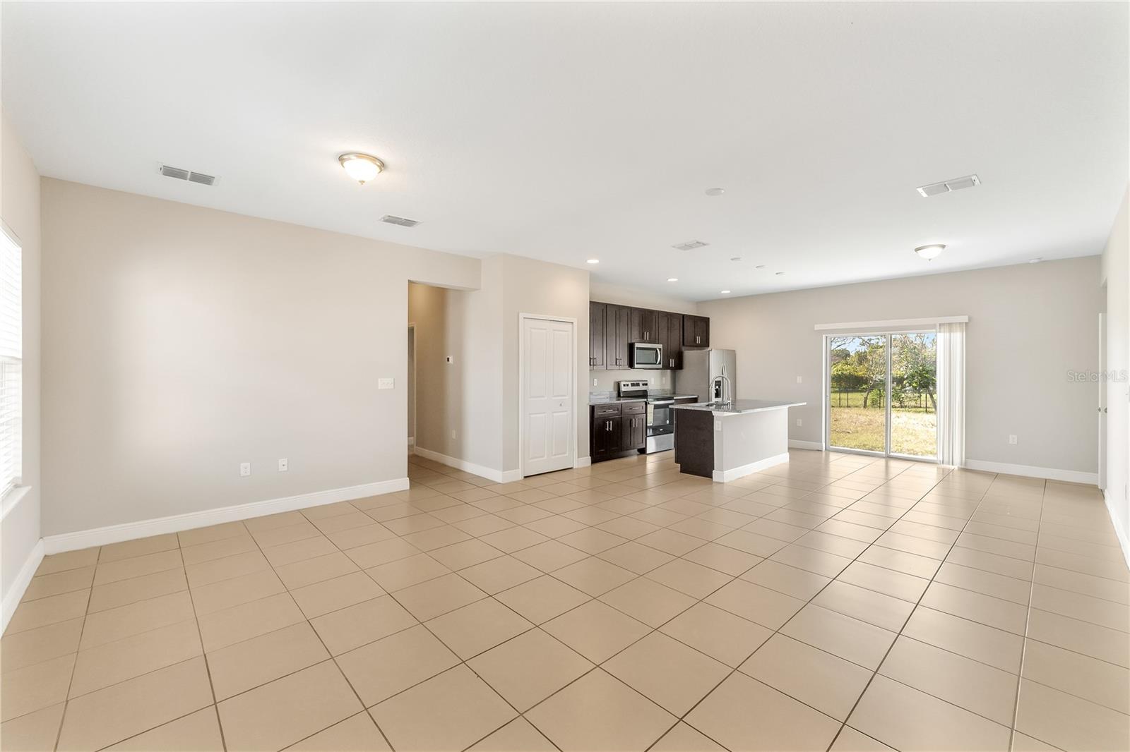 1910 Lakeview Ln Property Photo 6