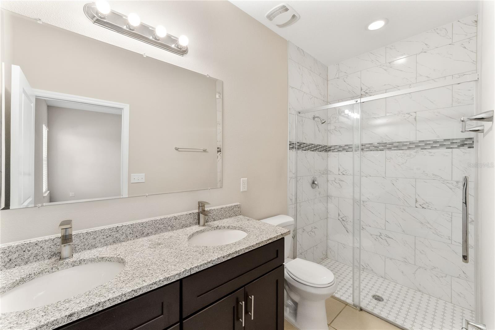 1910 Lakeview Ln Property Photo 16