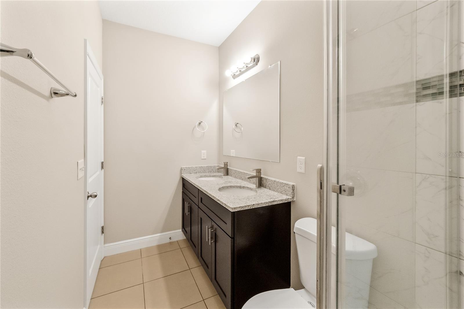 1910 Lakeview Ln Property Photo 17