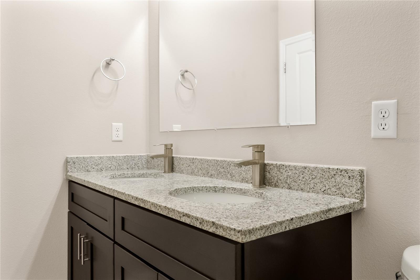 1910 Lakeview Ln Property Photo 18