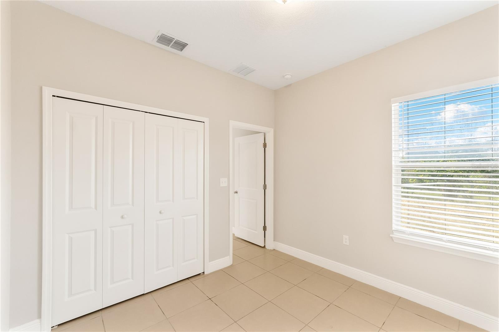 1910 Lakeview Ln Property Photo 26