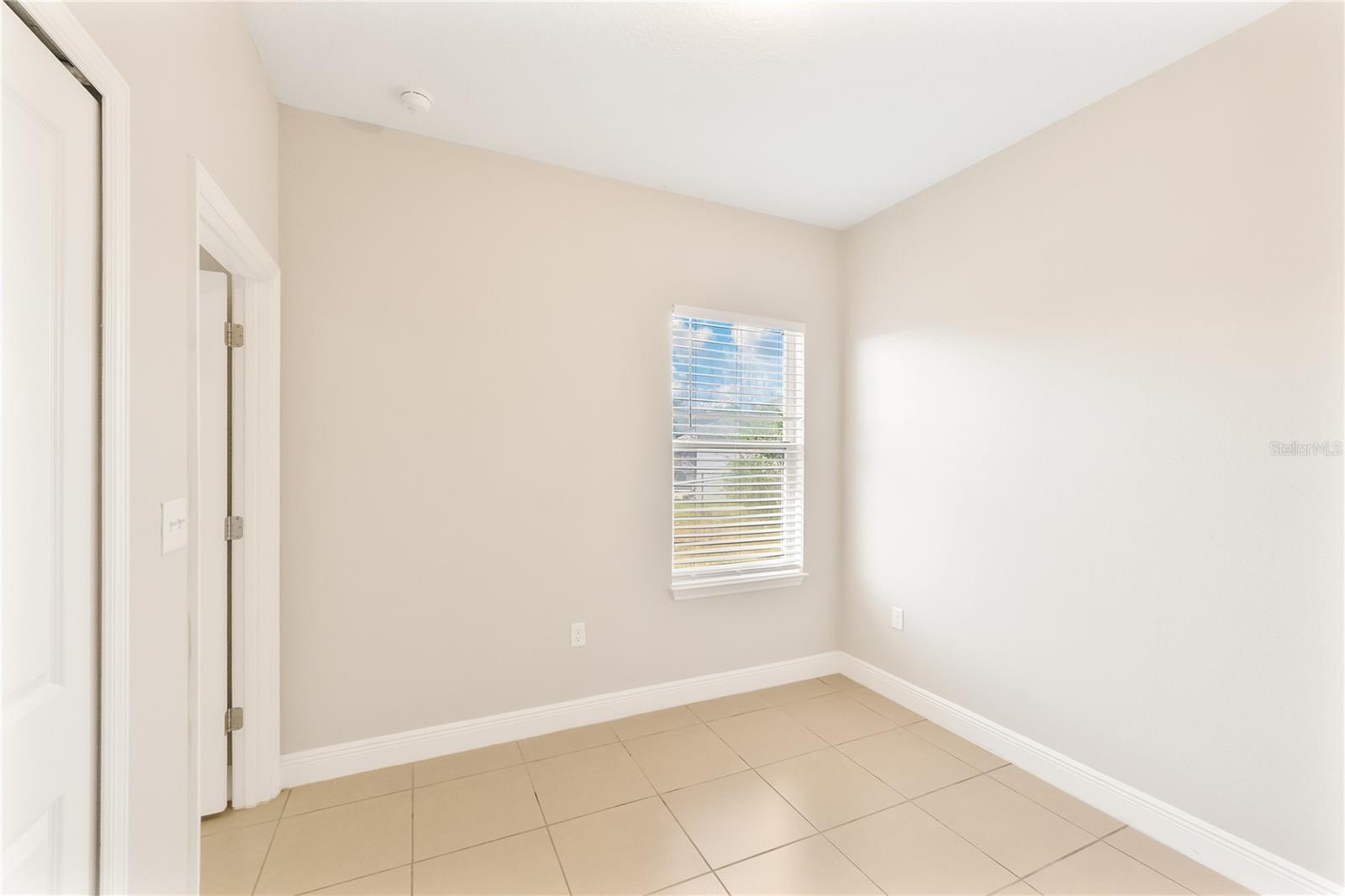 1910 Lakeview Ln Property Photo 27
