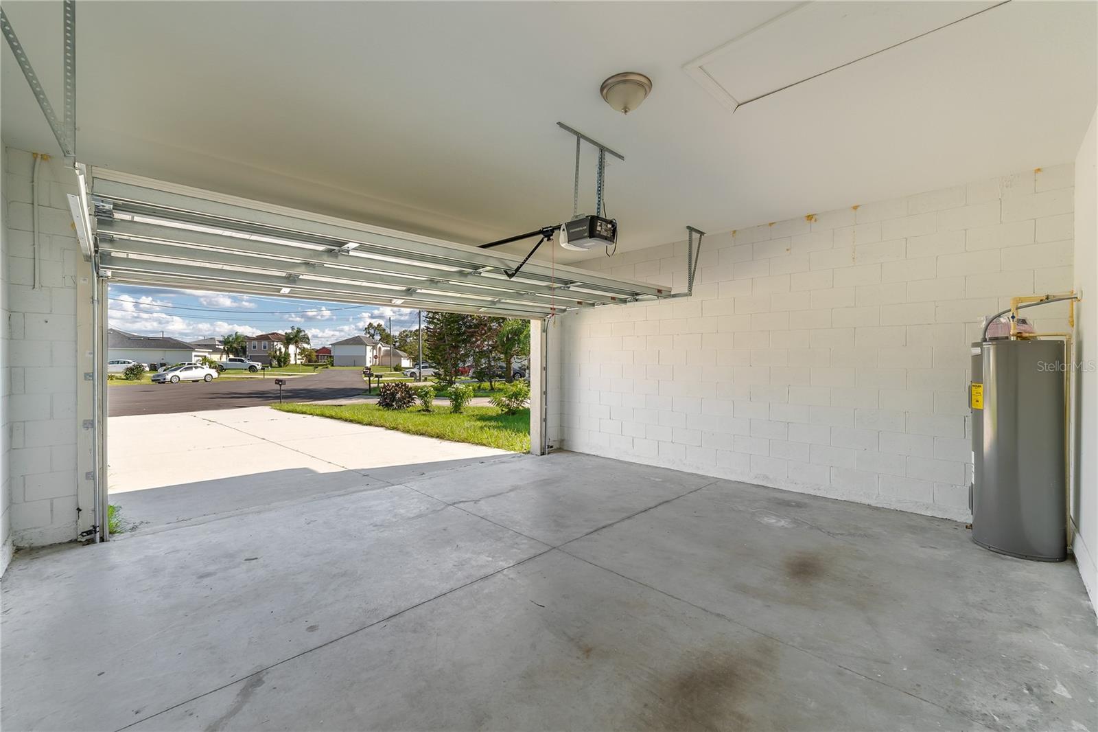 1910 Lakeview Ln Property Photo 30