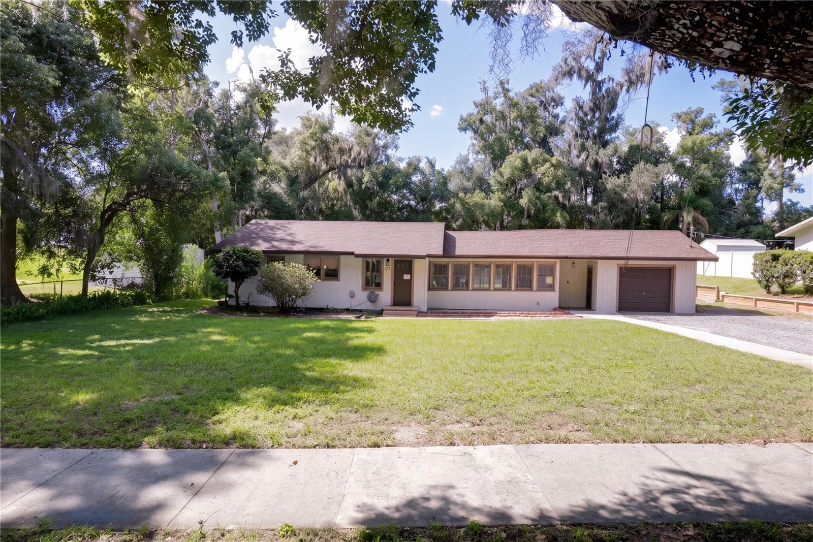 467 S CARPENTER AVE Property Photo 1