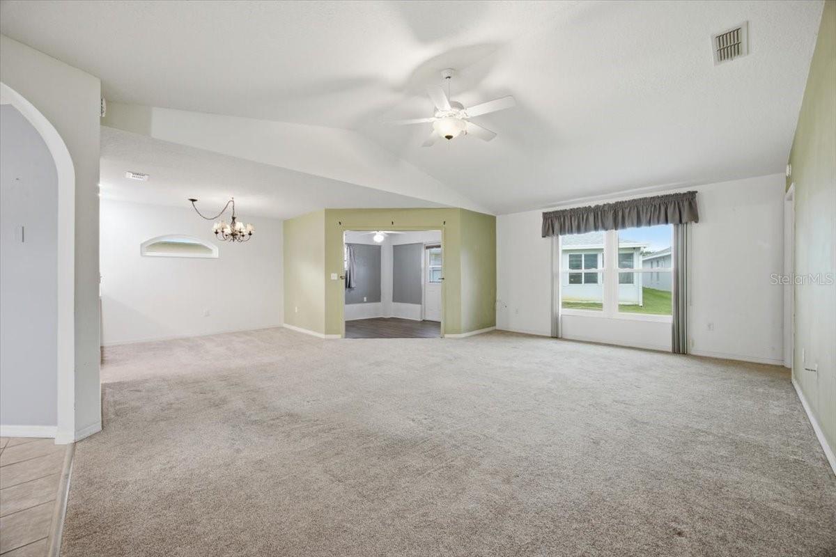 686 Paradise Pt Property Photo 4