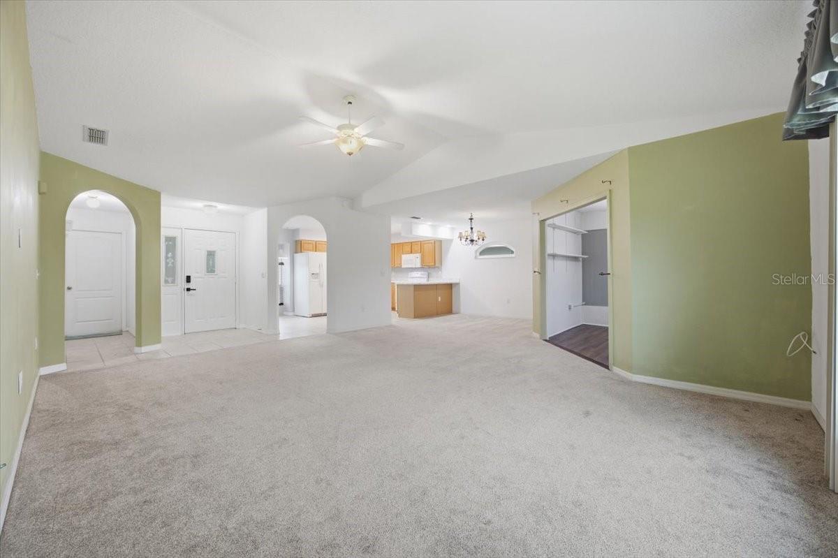 686 Paradise Pt Property Photo 5