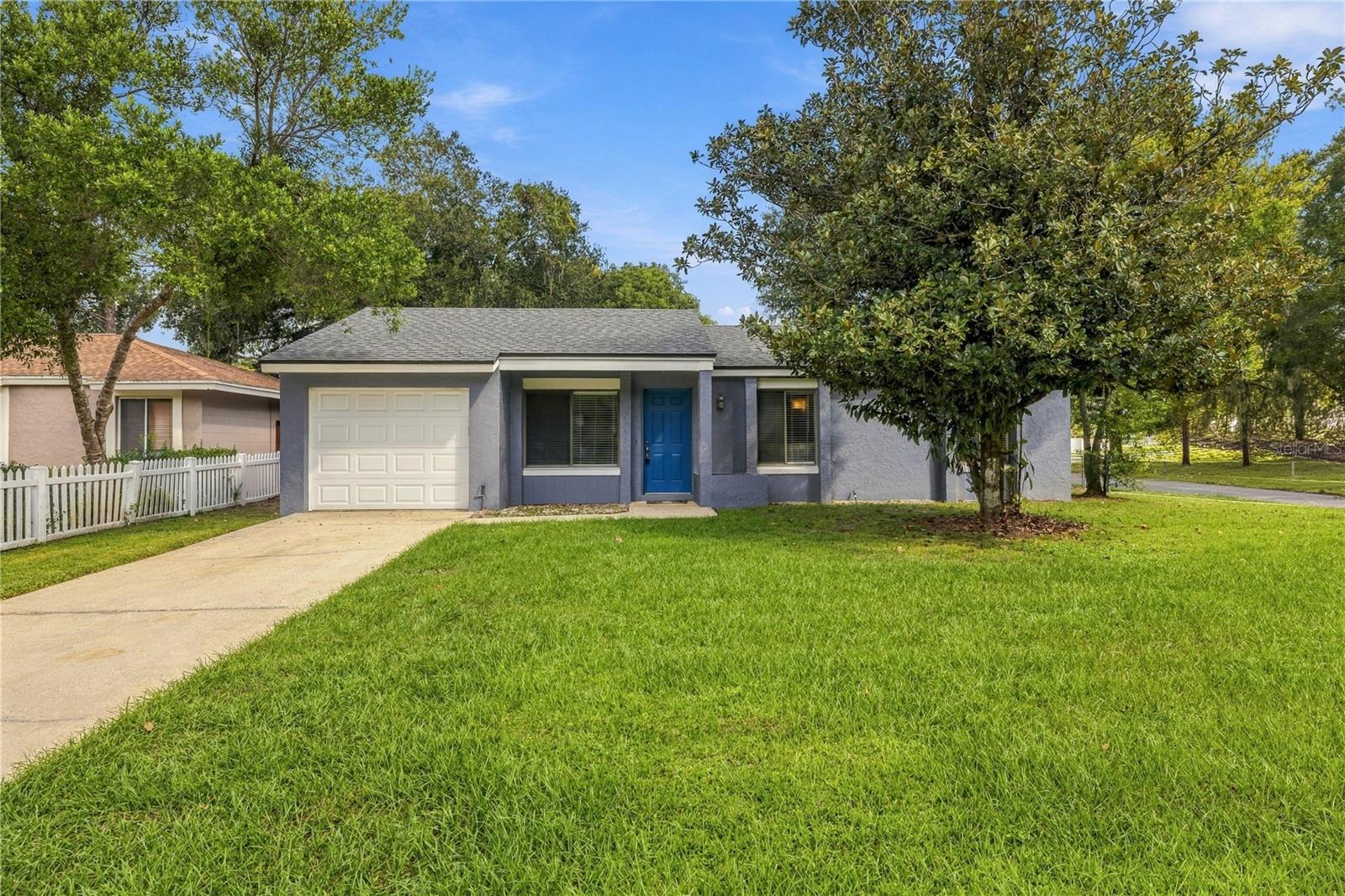 425 S HAWTHORN CIR Property Photo 1