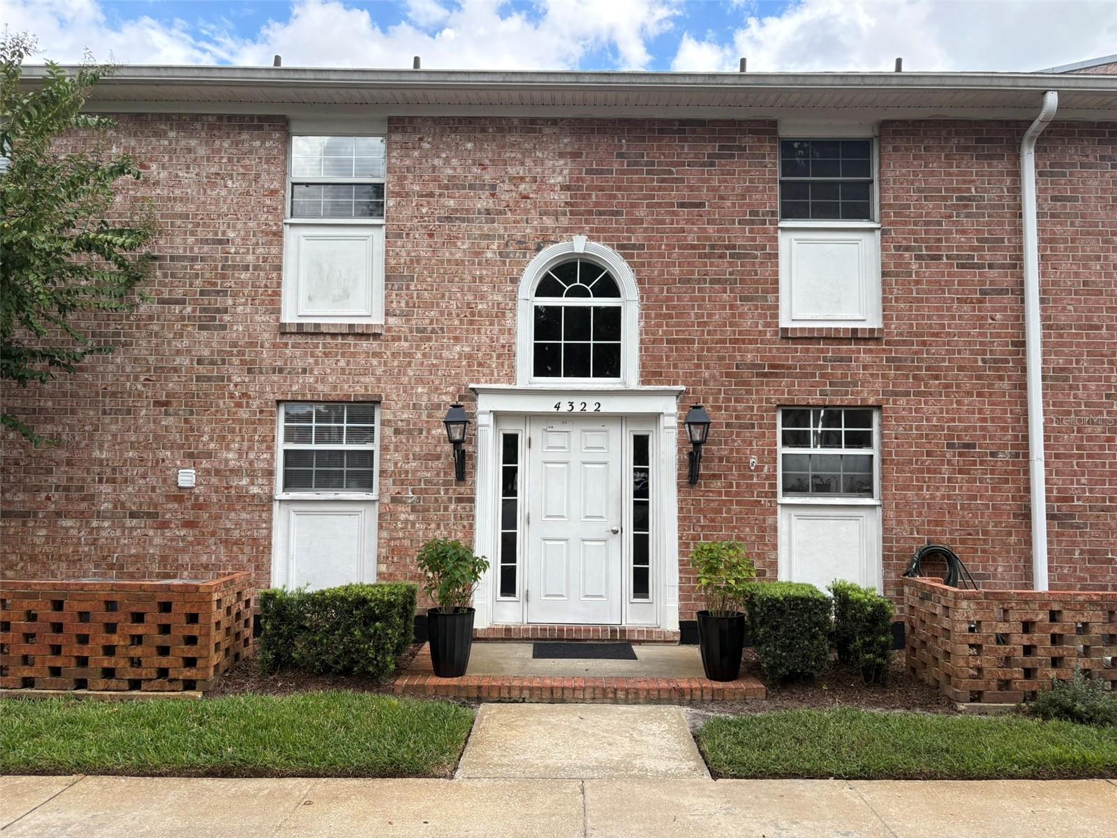 4322 LAKE UNDERHILL RD #D Property Photo 1