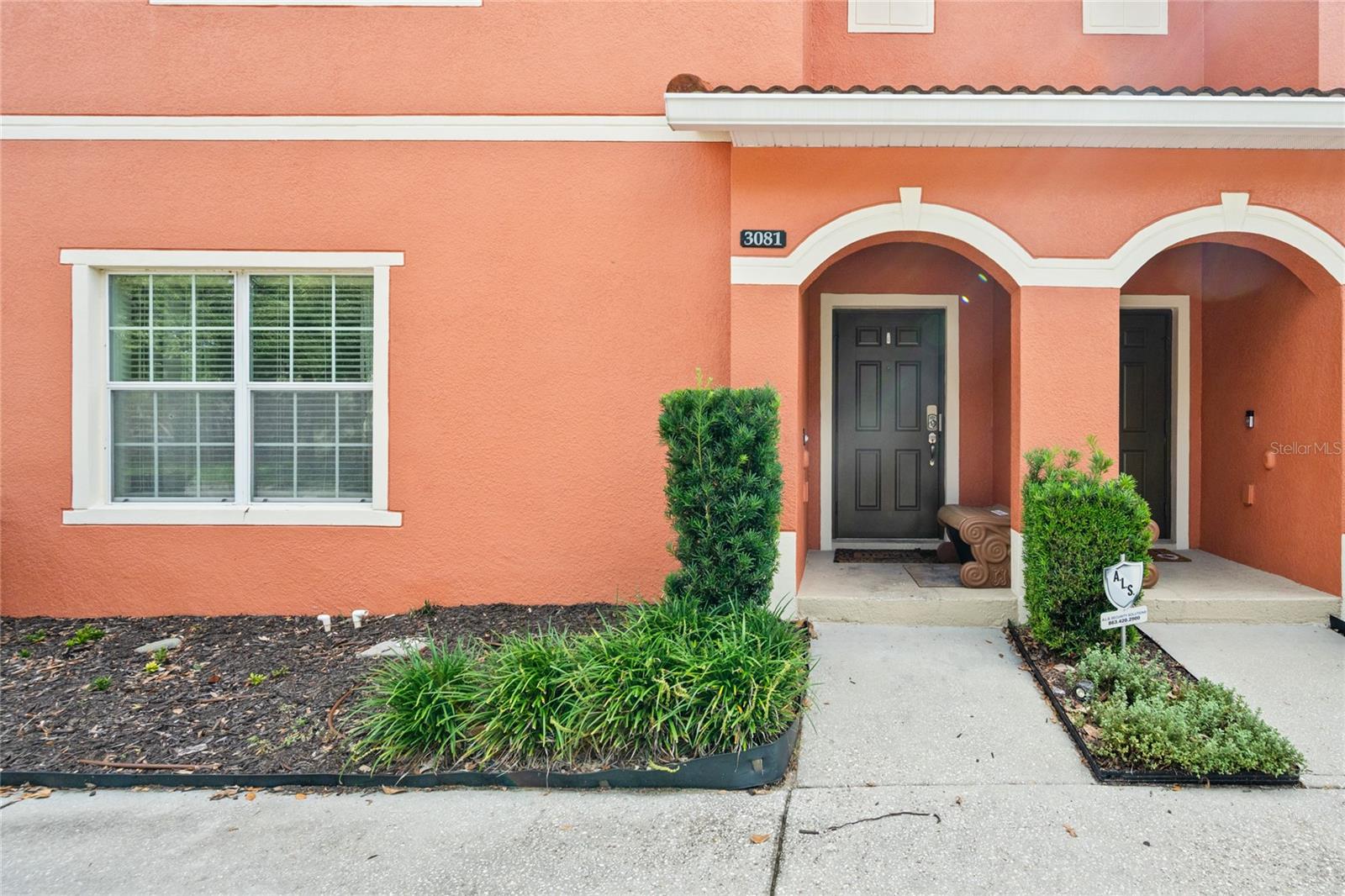 3081 Beach Palm Ave Property Photo 2