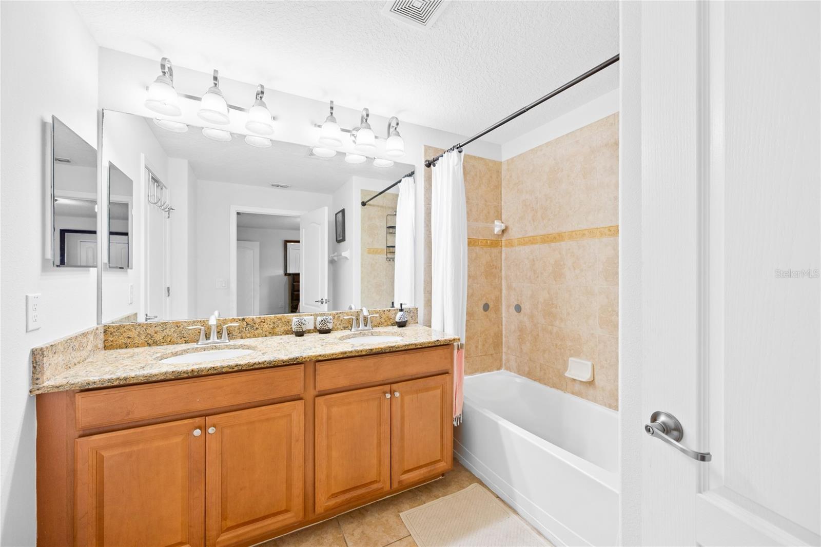 3081 Beach Palm Ave Property Photo 26