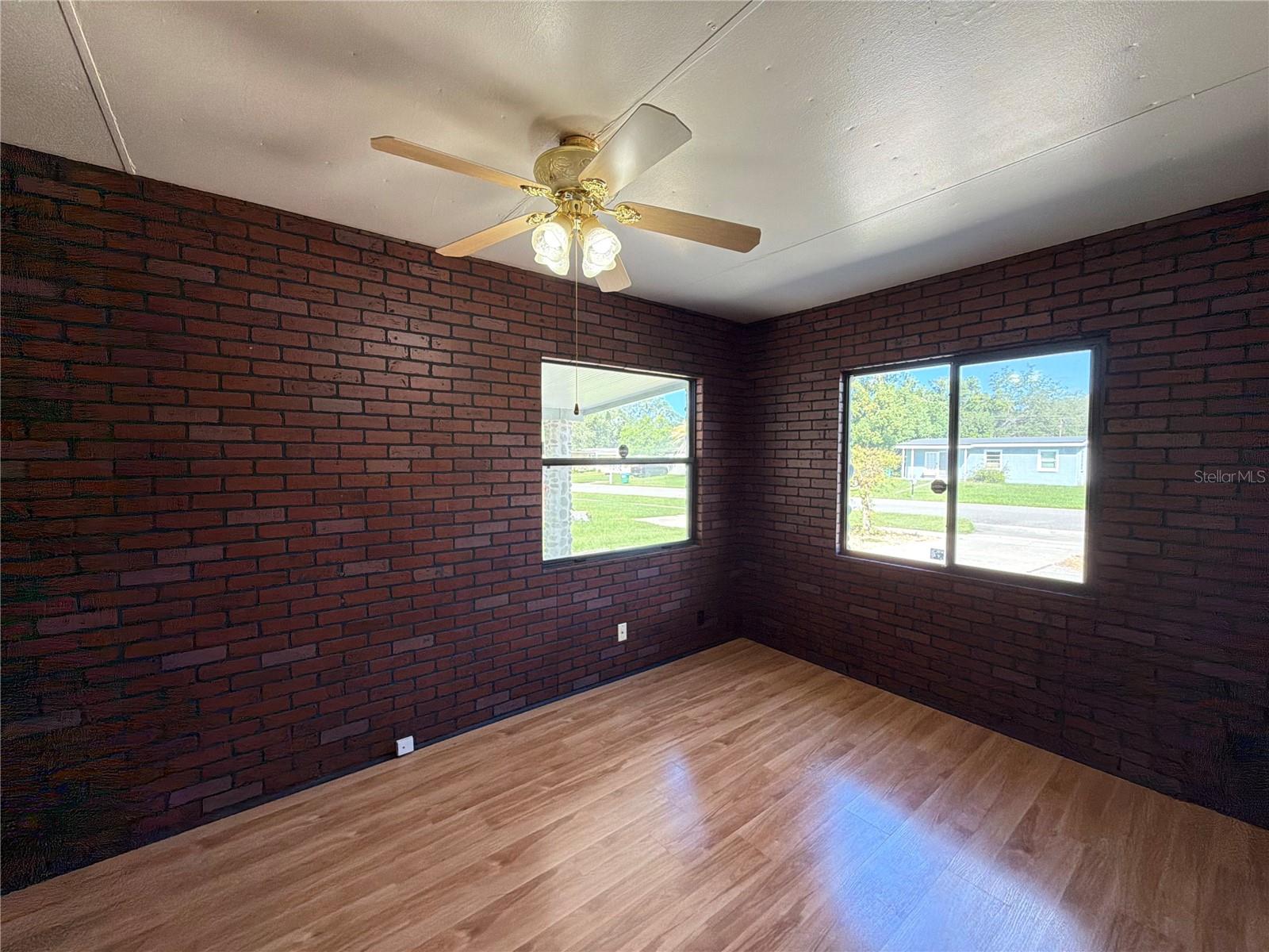 813 Halstead St Property Photo 4