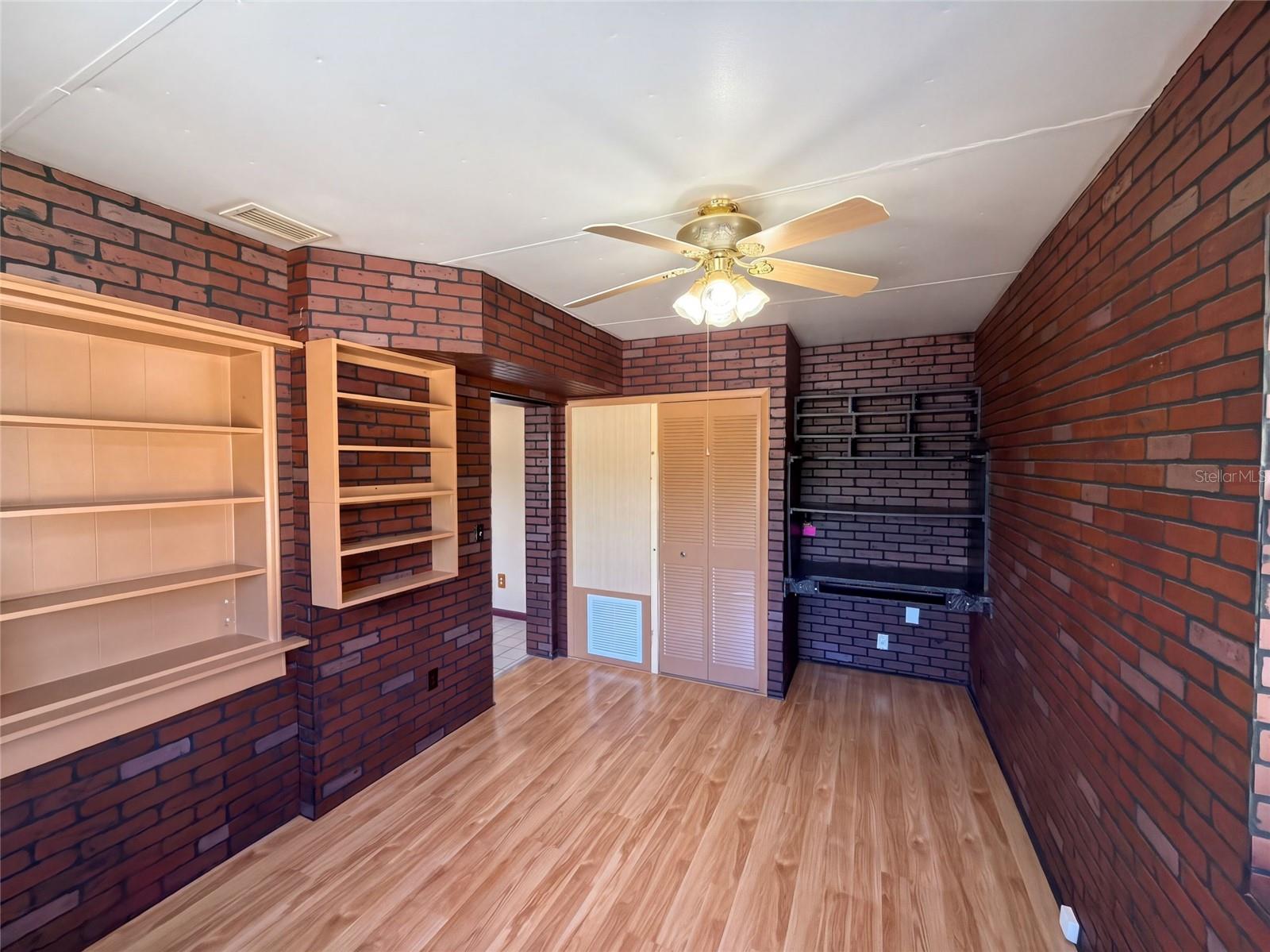 813 Halstead St Property Photo 8