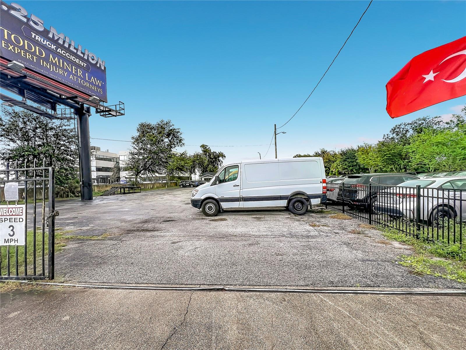 690 N Semoran Blvd Property Photo 1