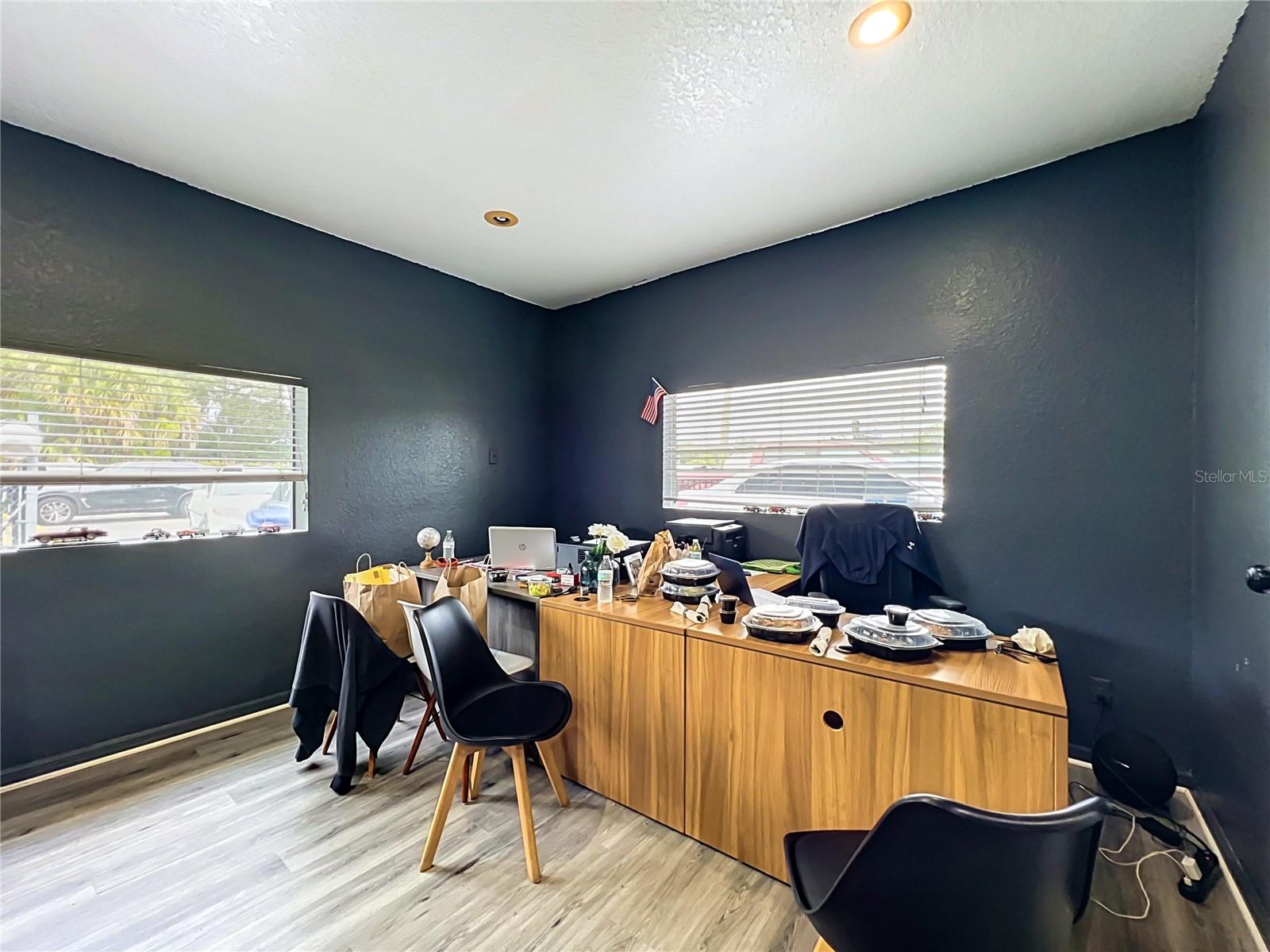 690 N Semoran Blvd Property Photo 14