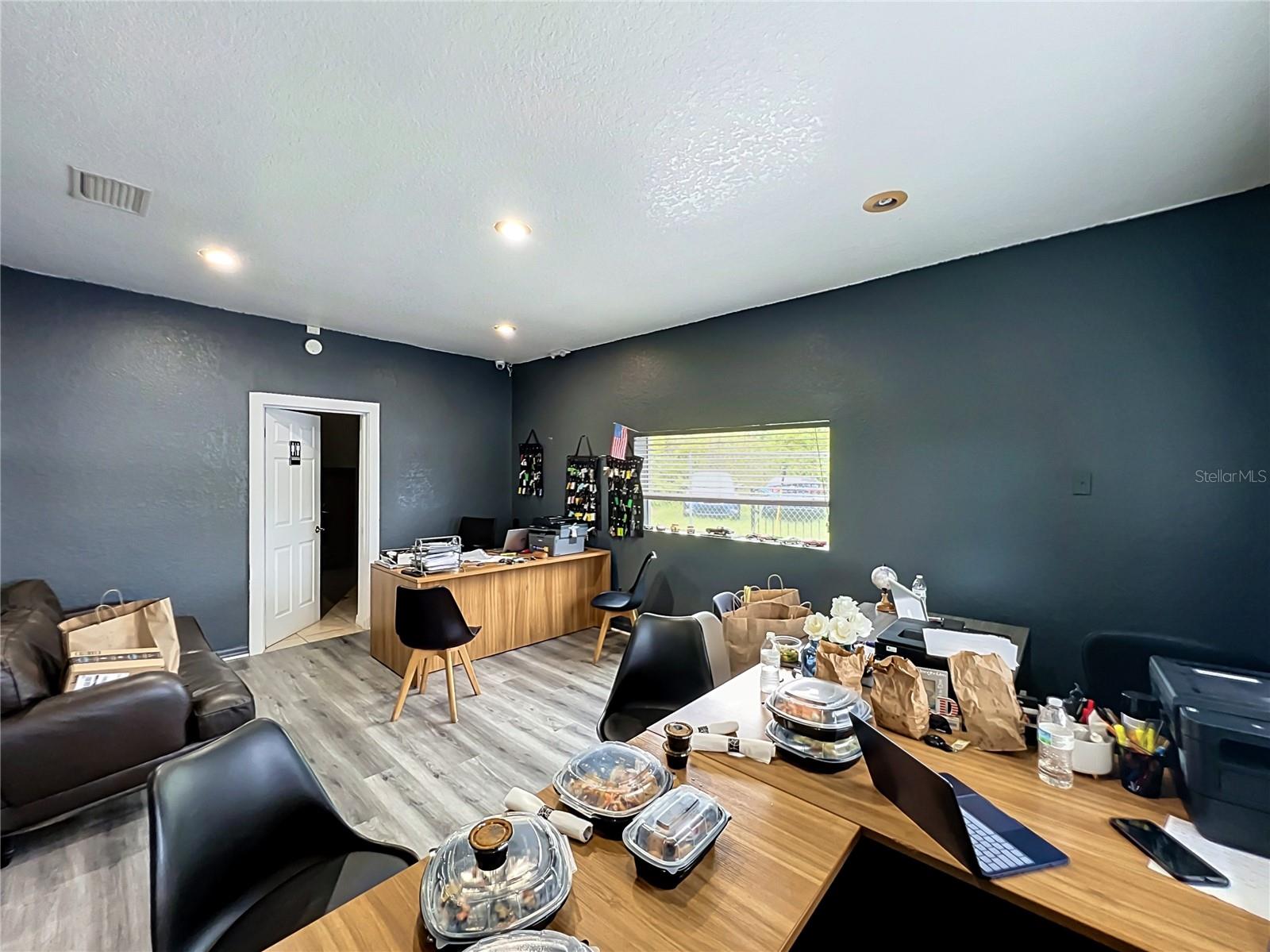690 N Semoran Blvd Property Photo 16