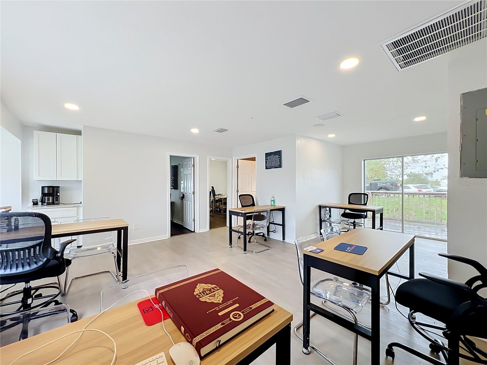 690 N Semoran Blvd Property Photo 30
