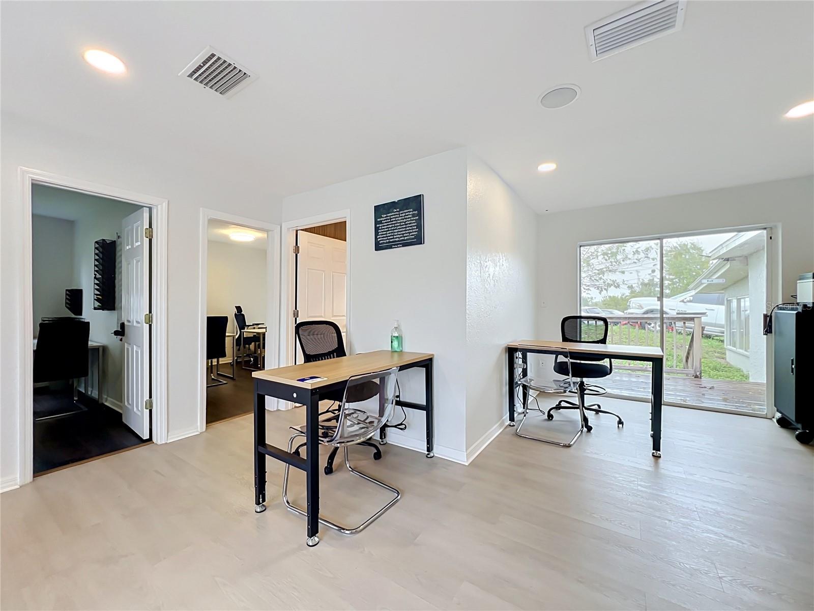 690 N Semoran Blvd Property Photo 31