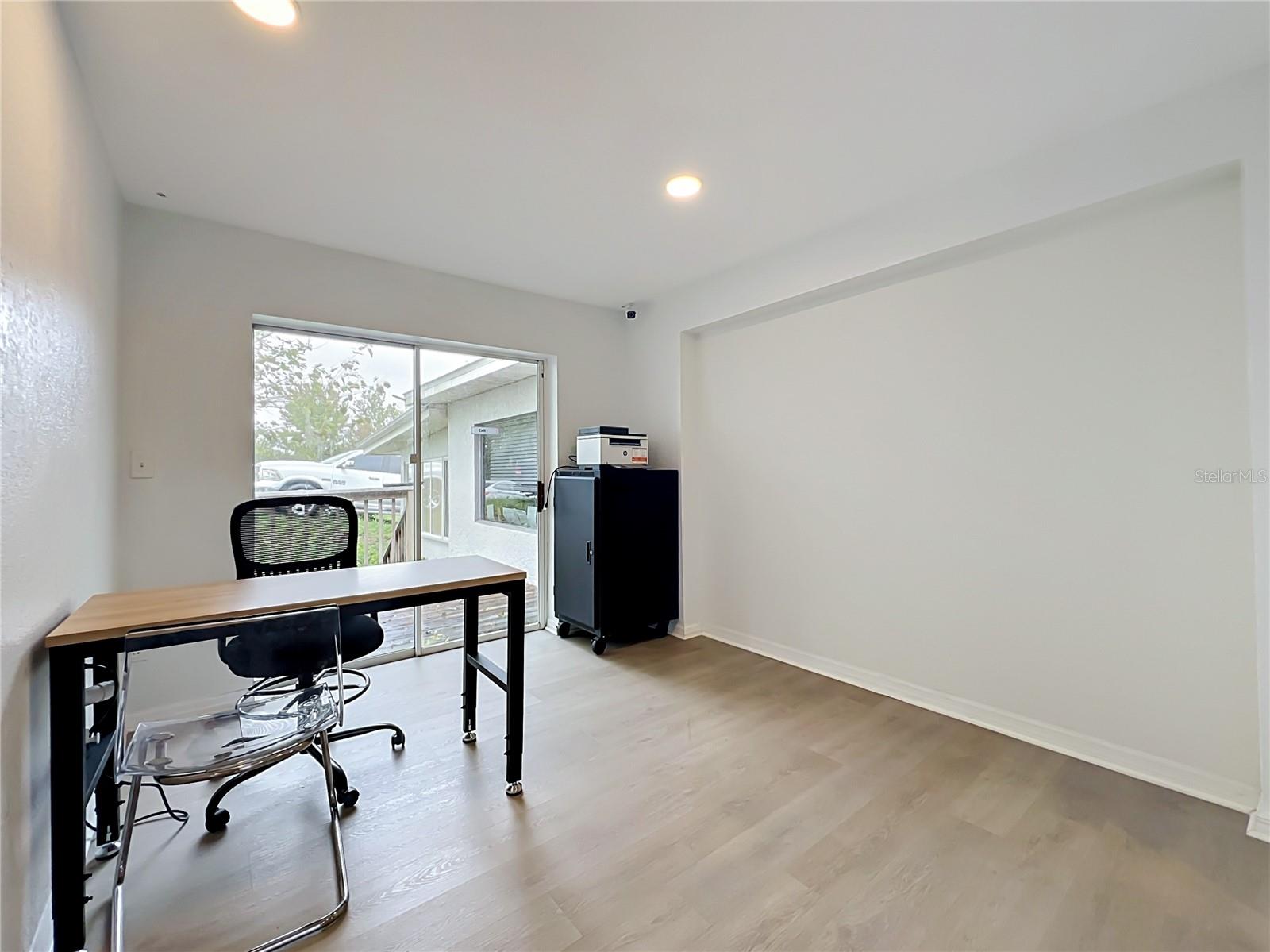 690 N Semoran Blvd Property Photo 32