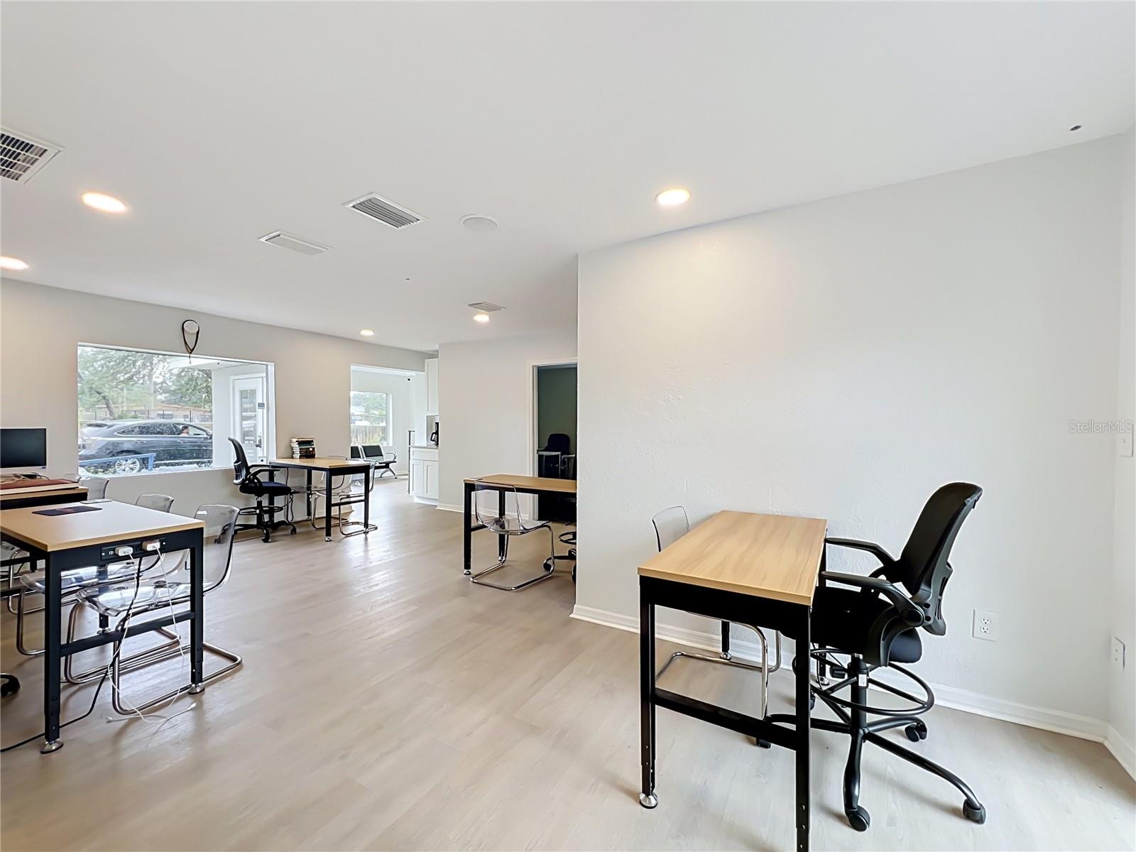 690 N Semoran Blvd Property Photo 33