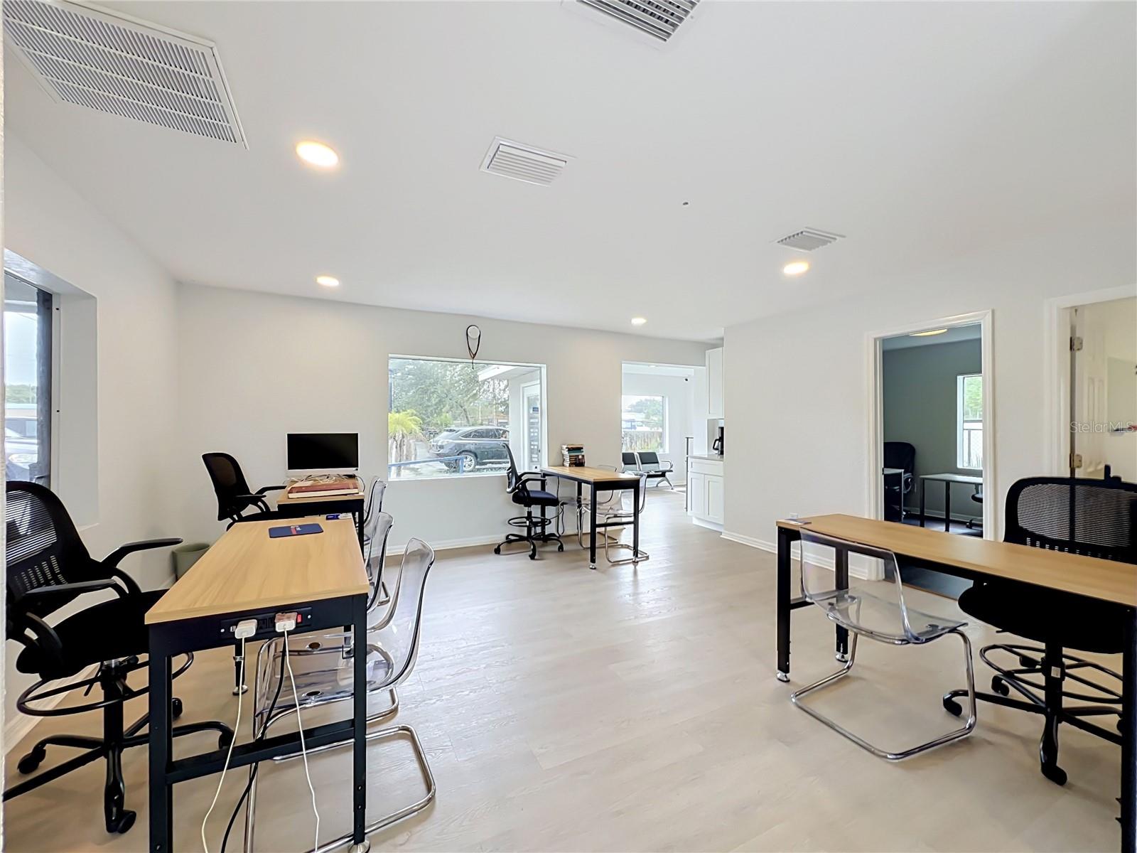 690 N Semoran Blvd Property Photo 34