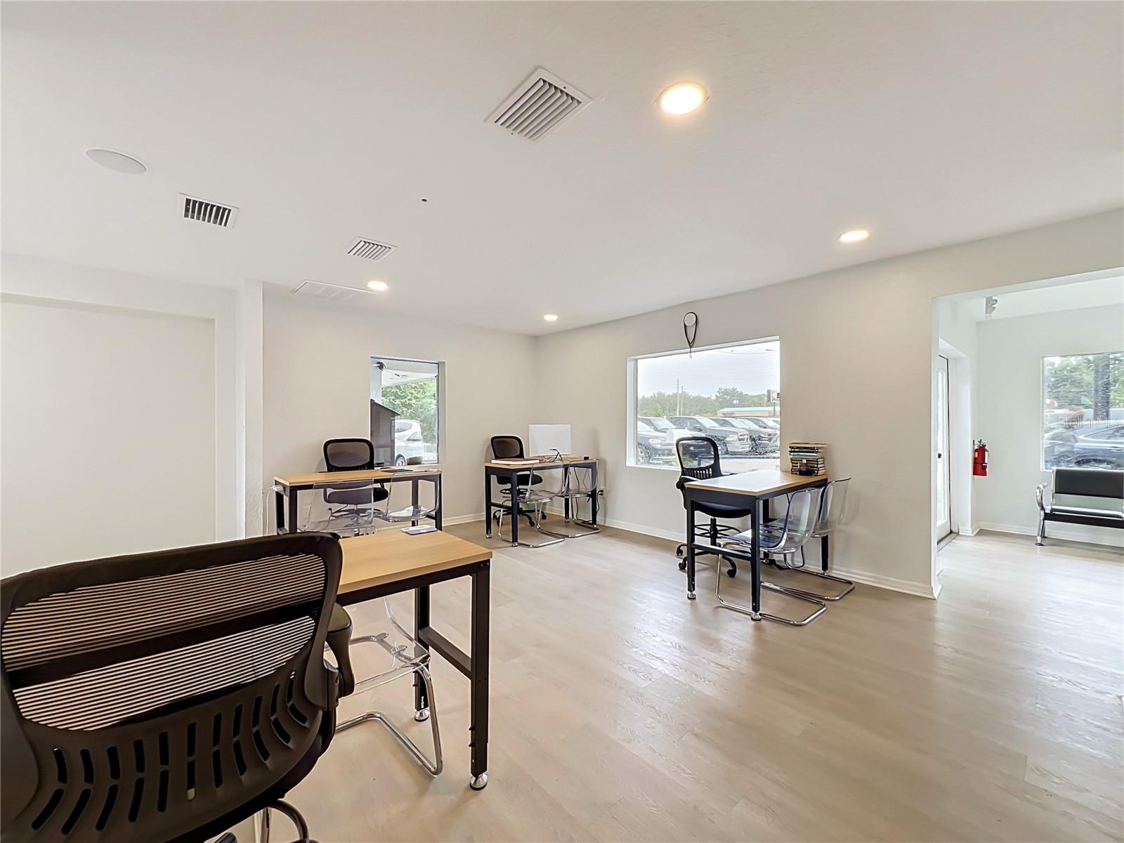 690 N Semoran Blvd Property Photo 35