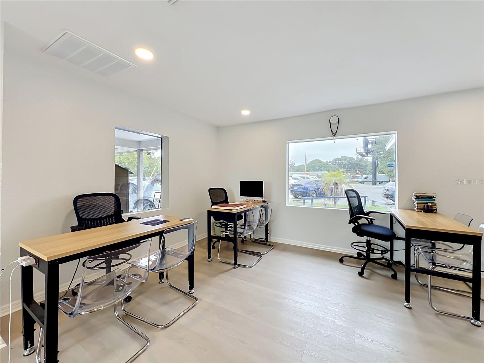 690 N Semoran Blvd Property Photo 36