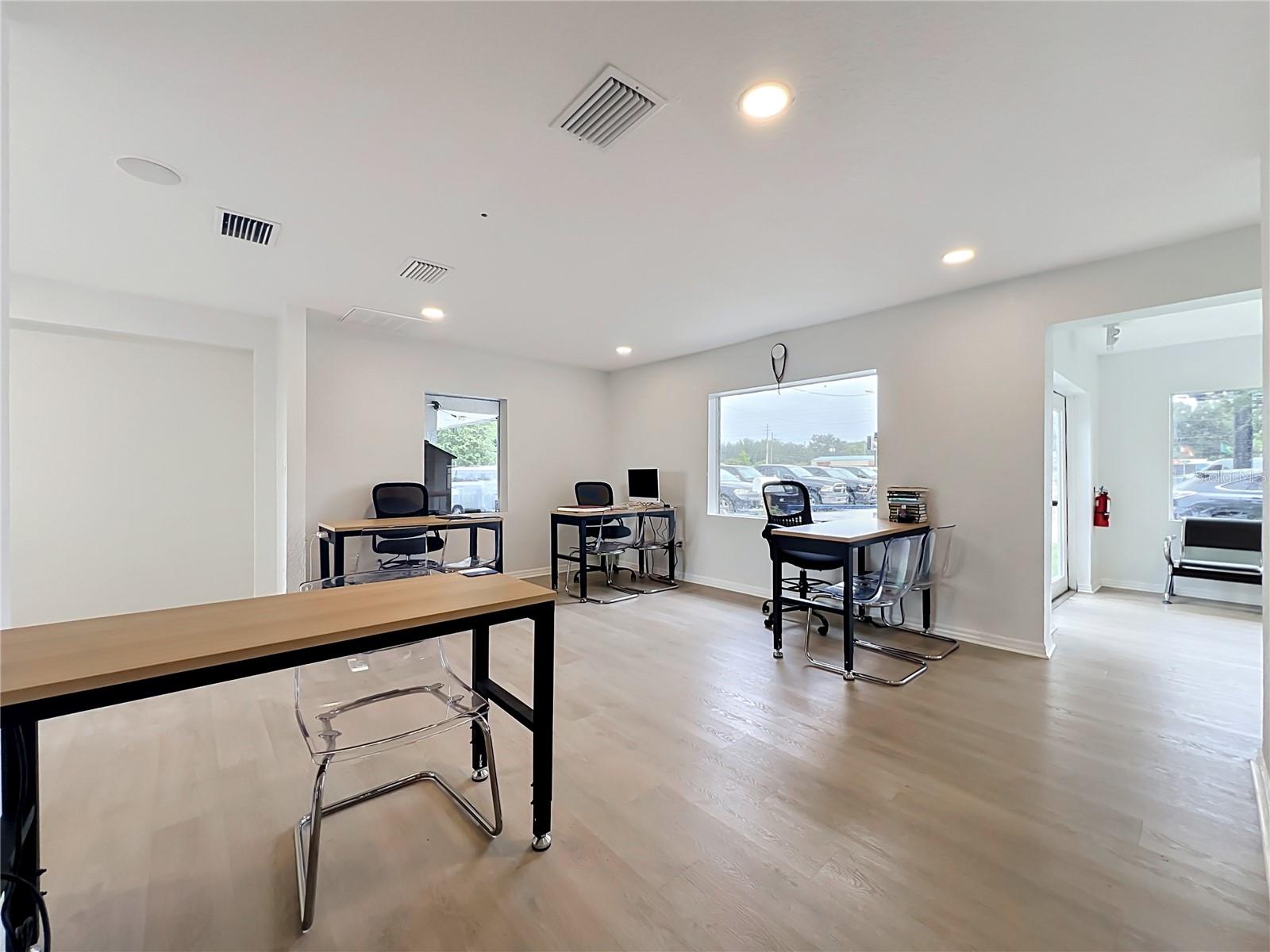 690 N Semoran Blvd Property Photo 37