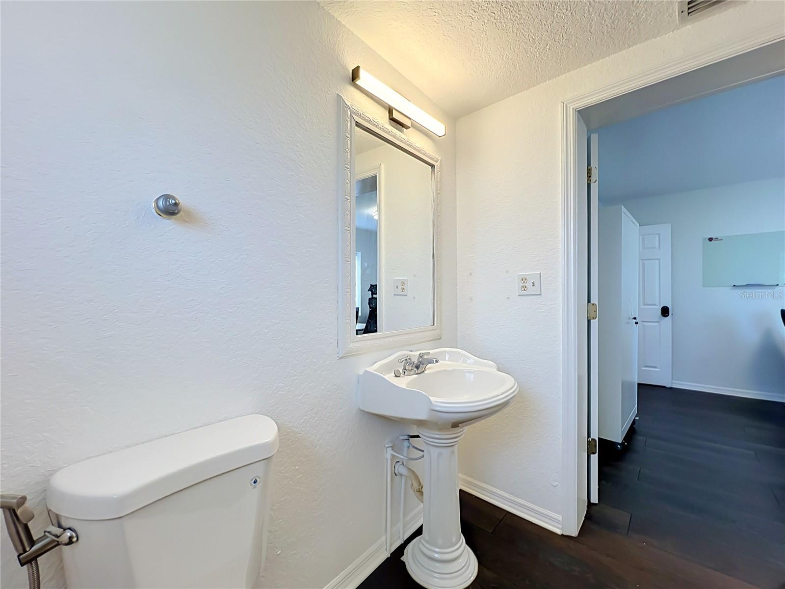 690 N Semoran Blvd Property Photo 56