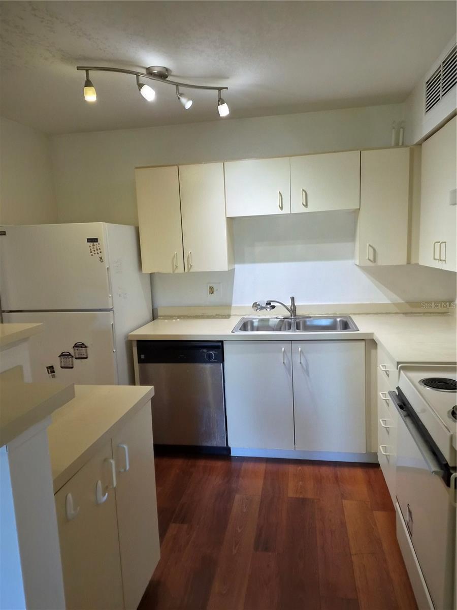 465 Forestway Cir #207 Property Photo 6