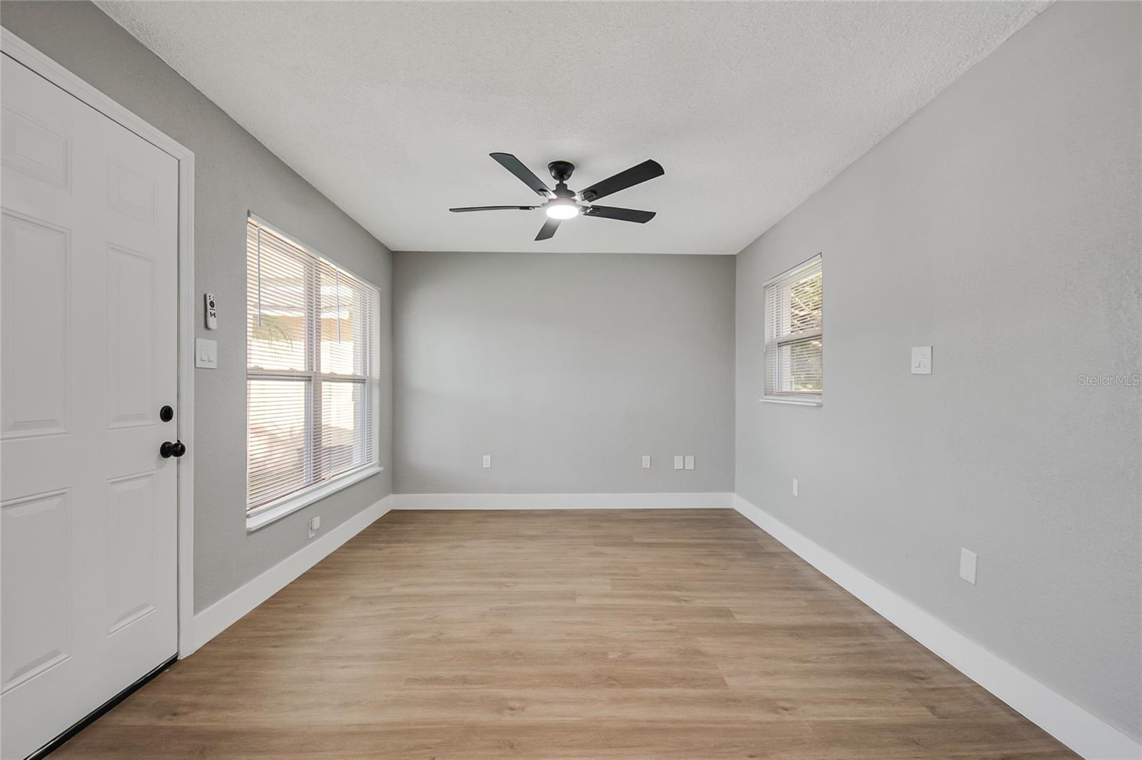 327 Amador Cir Property Photo 16