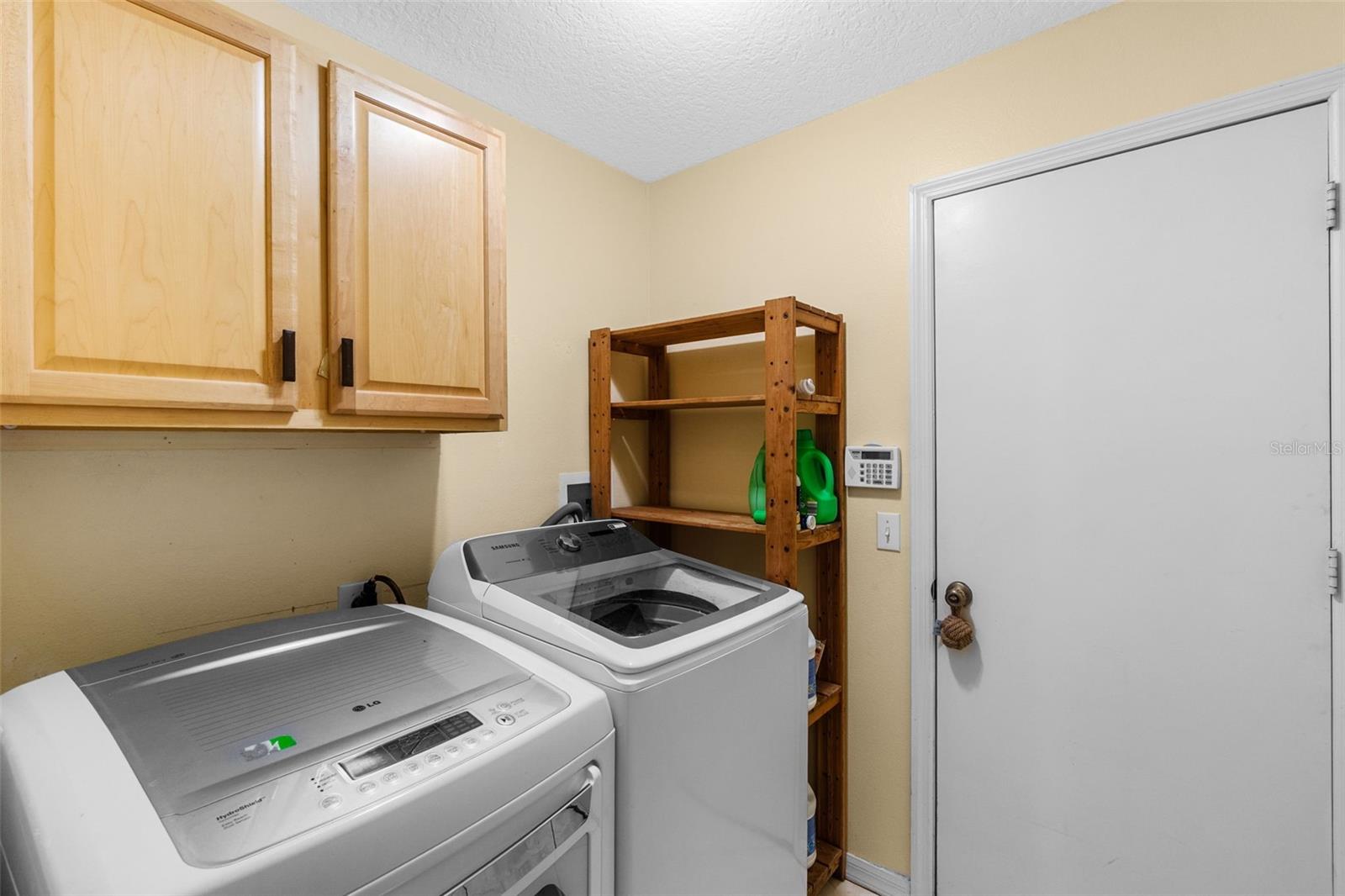 526 Westcliffe Dr Property Photo 21